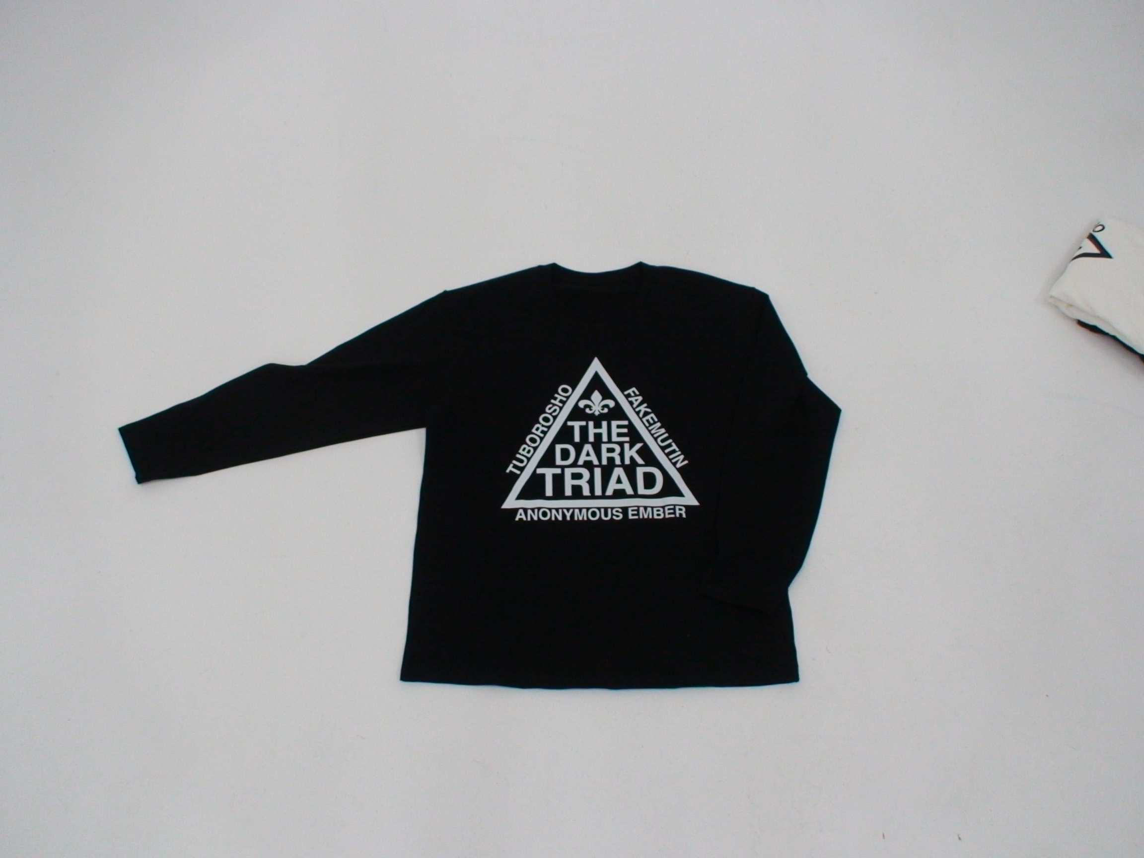 Лонгслив DARK TRIAD